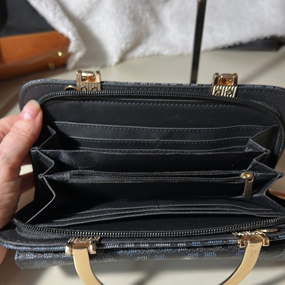 Mia K Wallet with Gold Tone Handles - Picture 4 of 7